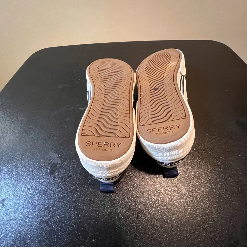 Sperry size 8 white pier wave high slip on sneakers